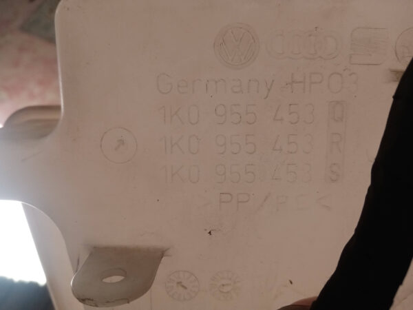 Volkswagen Golf 5/ Golf 6 Wiper Washer Tank - Image 3