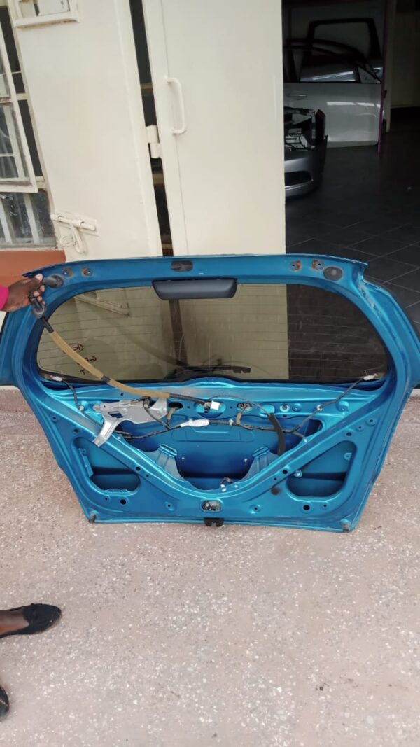 Reargate Honda Fit - Image 3