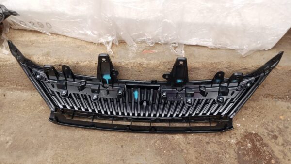 GRILLE TOYOTA HARRIER NEW MODEL - Image 2